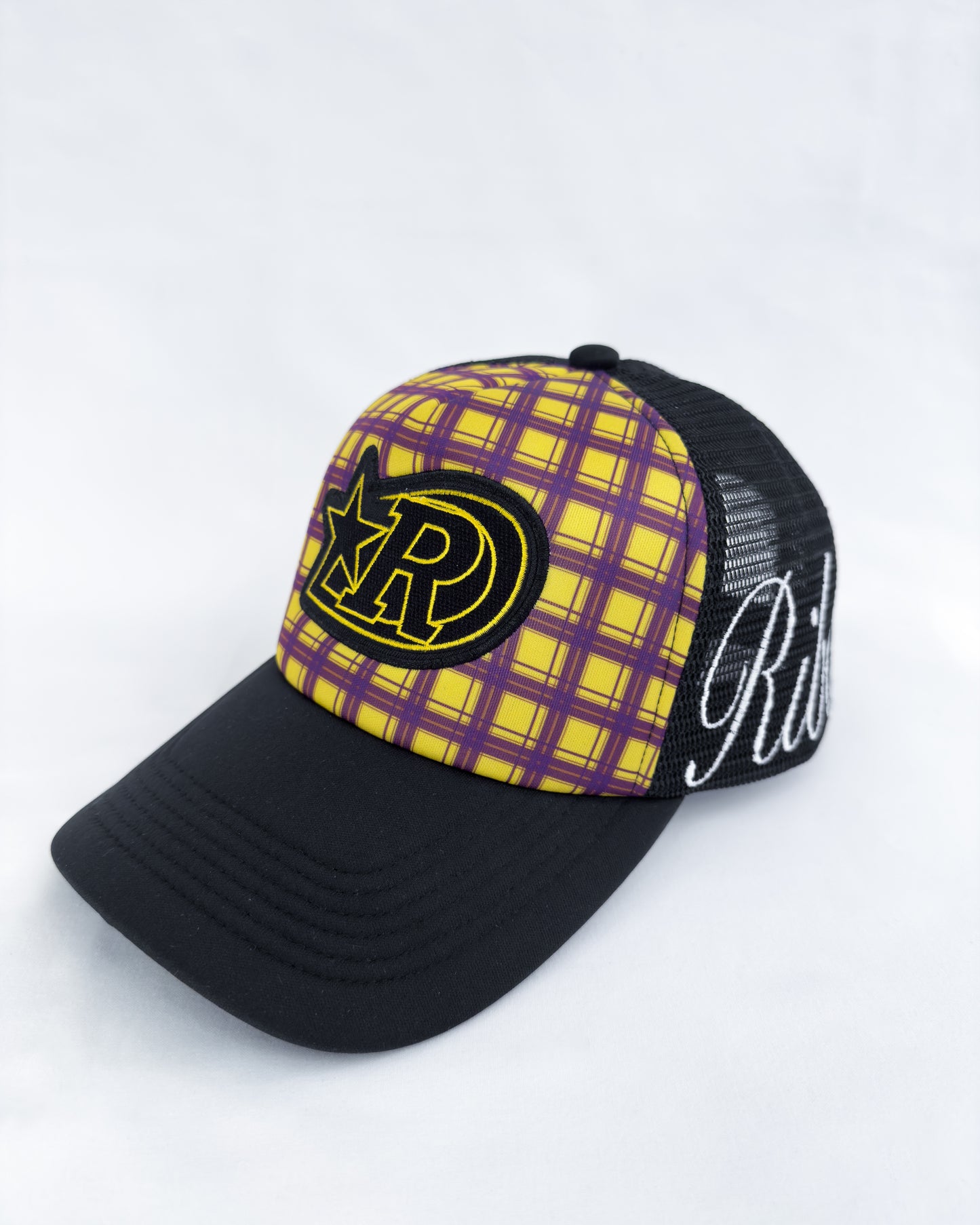 Ribless trucker cap
