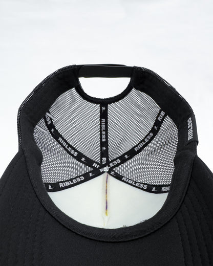 Ribless trucker cap