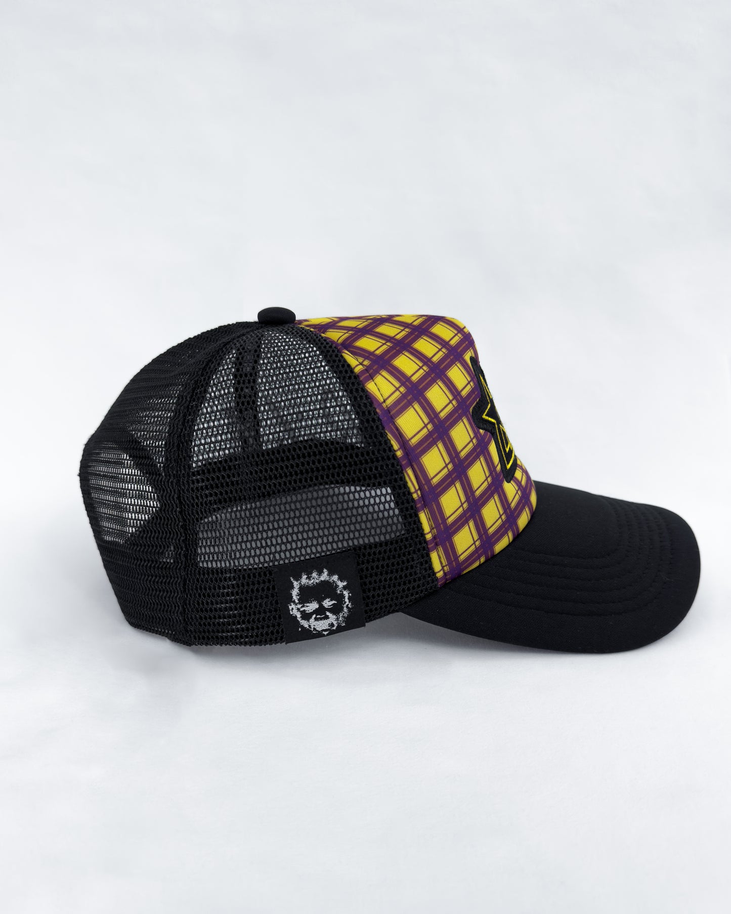 Ribless trucker cap
